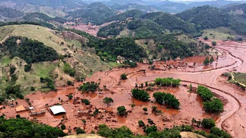 Rompimento de barragem em MG causou 19 mortes, destruiu comunidades e contaminou o Rio Doce