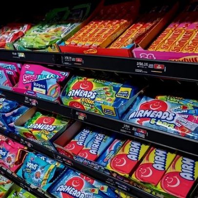Juiz suspende proibição de usar vale-alimentação para bebidas açucaradas e doces