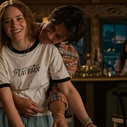 Review de Every Year After descreve romance envolvente, mas visto como trash