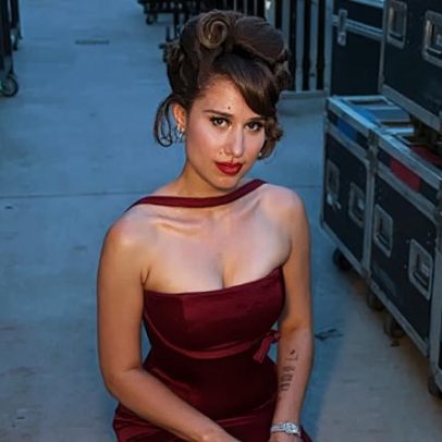 RAYE faz desabafo em evento: não namorem rappers, diz cantora