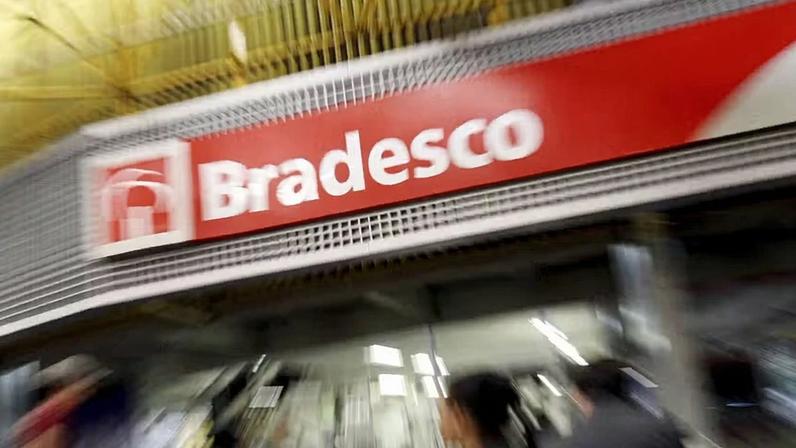 Logotipo em fachada de agência do Bradesco — Foto: Adriano Machado/Bloomberg