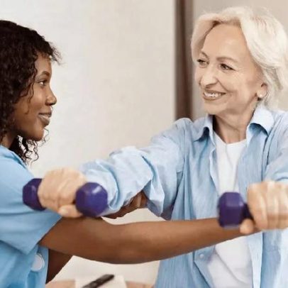 Como a prática incorreta de exercícios pode afetar a coluna