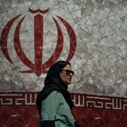 Linha dura iraniana pressiona rejeitar acordo de paz com EUA