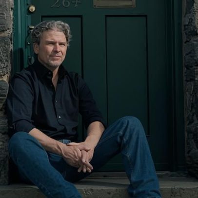 Dave Eggers diz que máquinas que pensam podem colocar a humanidade em risco