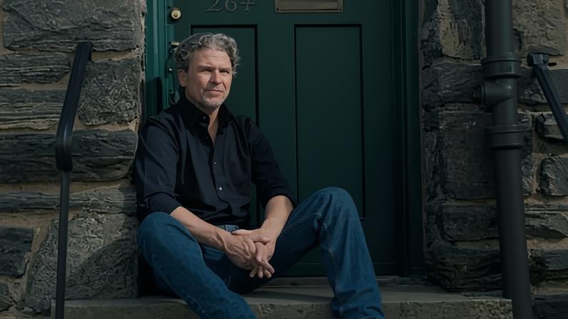 Dave Eggers diz que máquinas que pensam podem colocar a humanidade em risco