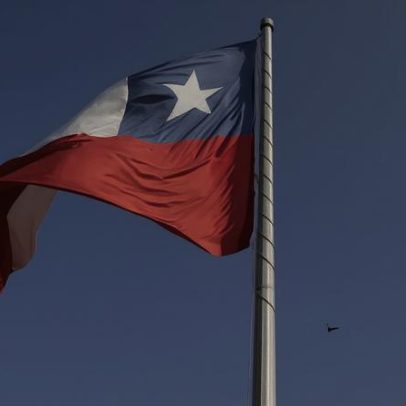 Chile destrói ponte improvisada para contornar fosso anti-imigração no deserto