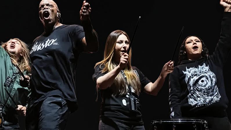 Fernanda Lira celebra encontro com o Sepultura após participação em festival europeu