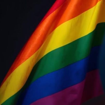 Justiça autoriza bloqueio hormonal para adolescente trans no RS