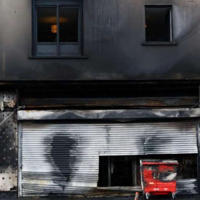 Governo britânico condena violência racista em Belfast após novos tumultos