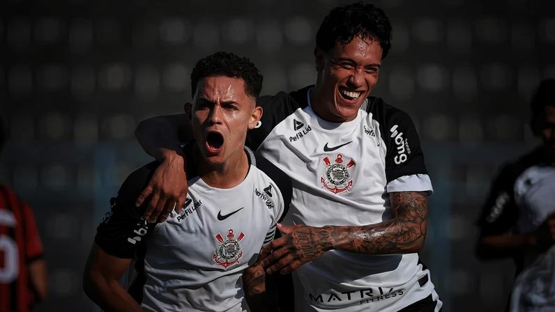 Luiz Gustavo Bahia (esquerda) é um dos destaques da equipe (Foto: Rodrigo Gazzanel / Ag. Corinthians)