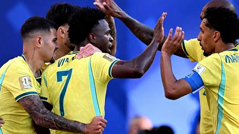 Jogadores do Brasil comemorando