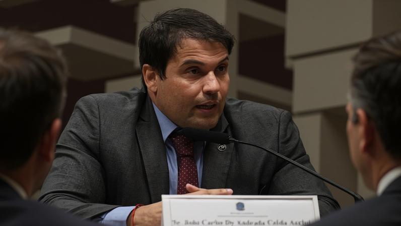 24.fev.2026 - O presidente interino da CVM (Comissão de Valores Mobiliários), João Carlos Accioly, em pronunciamento à CAE (Comissão de Assuntos Econômicos) do Senado