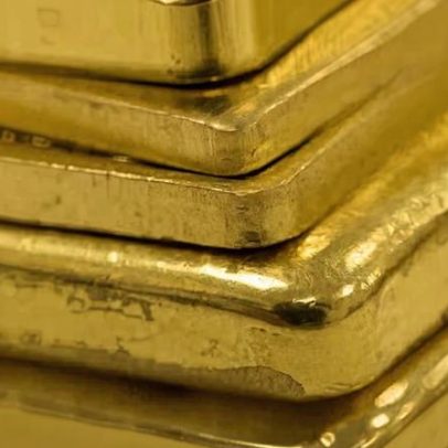 Ouro recua sob pressão do Fed e tensões EUA-Irã