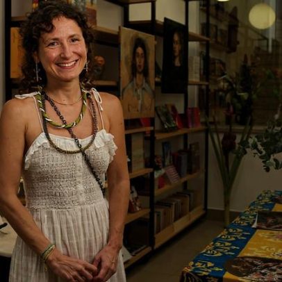 Artista italiana Ulrike Belloni tem obras em exposição na livraria Platô