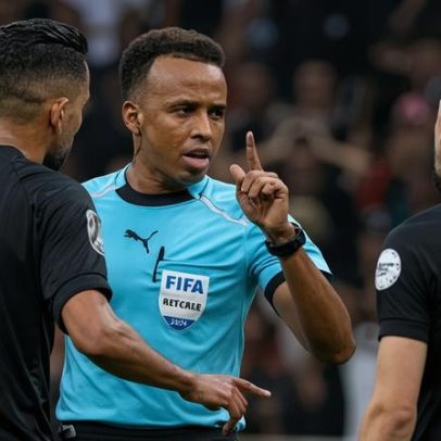 Copa mais inclusiva? Árbitro somali Omar Artan é banido pelos EUA
