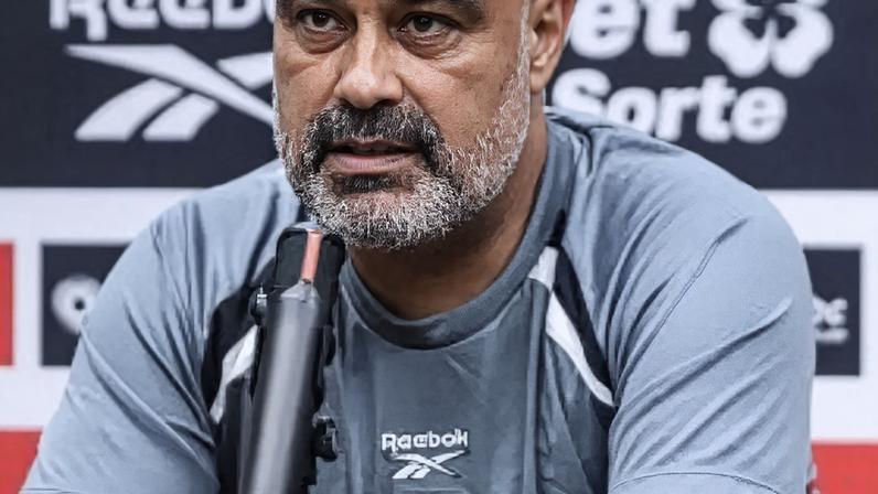 Técnico do Santa Cruz fala sobre dificuldades financeiras do clube.