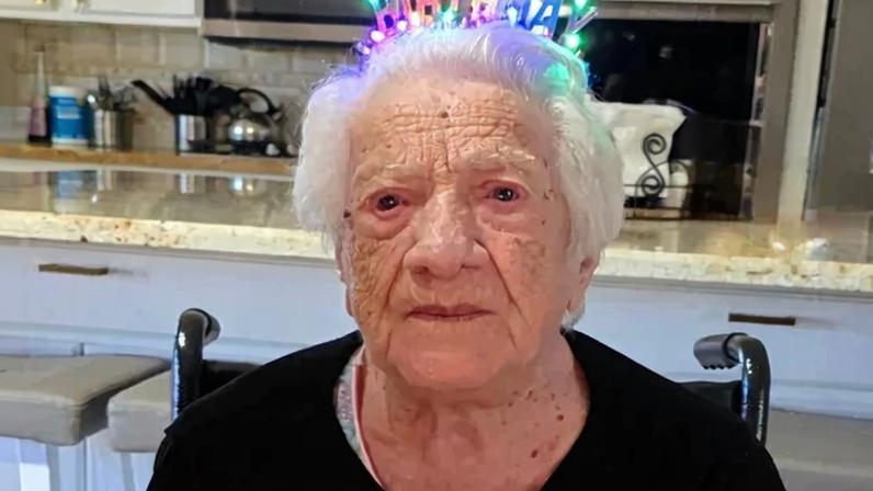 Mulher de 111 anos é homenageada por salvar judeus na 2ª Guerra