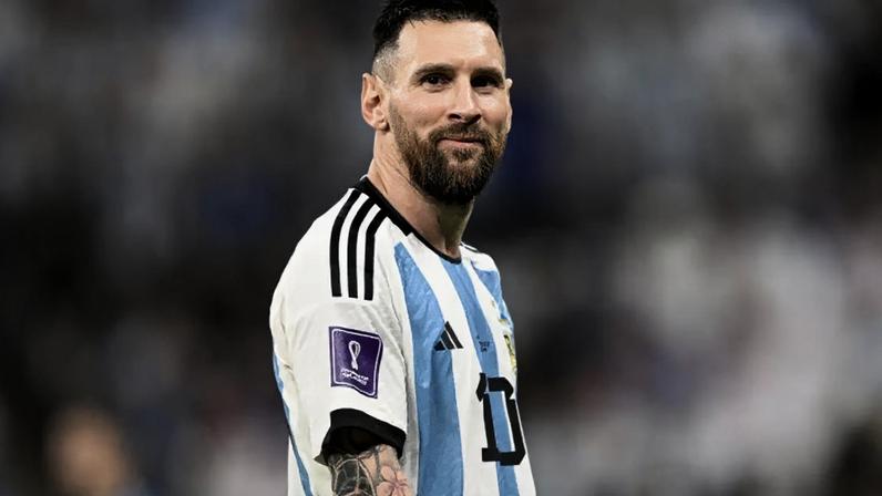 Luxo extremo, privacidade total e garagem para 15 carros: assim é 'La Fortaleza', a mansão que Messi está preparando para sua aposentadoria.