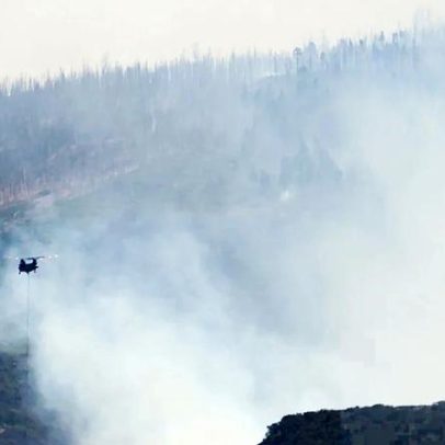 Incêndio em Cottonwood, Utah, se espalha na noite, atingindo 92 mil acres