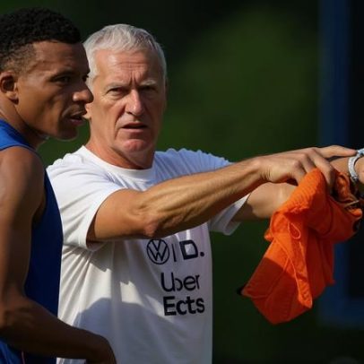 Deschamps defende Mbappé diante de escrutínio político