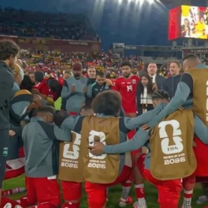 Gana e Panamá rezam em campo após jogo da Copa
