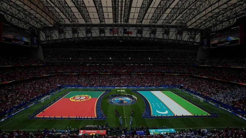 Estádio de Houston lotado para partida entre Portugal e Uzbequistão: megaeventos esportivos geram visibilidade global e oferecem narrativas de liderança — Foto: Karen Warren/AP