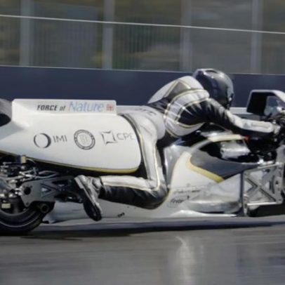 Conheça a moto-foguete movida a vapor mais rápida do mundo