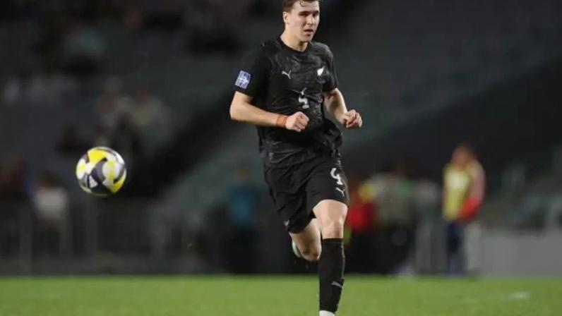 Tyler Bindon em ação pela seleção neozelandesa –