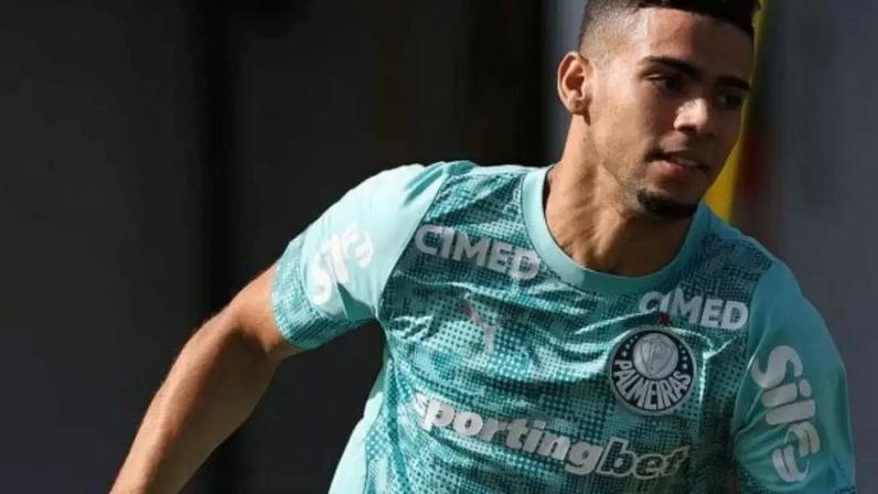 Arthur retorna ao Palmeiras antes do prazo e integra lista de reapresentação