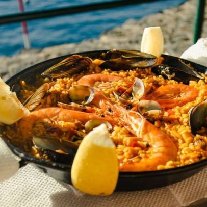 Astrônomos explicam, pela física, por que comer paella na praia é melhor