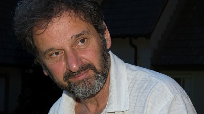 Sam Dastor believed that Shakespeare’s plays were accessible to anyone who heard the verse spoken well