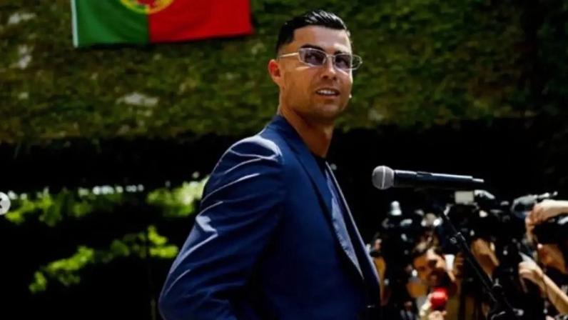 Cristiano Ronaldo atende torcedores portugueses no embarque da seleção – Reprodução/Instagram