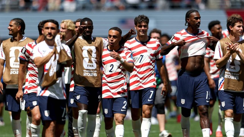 Seleção dos Estados Unidos garantiu classificação antecipada ao mata-mata da Copa do Mundo com vitória sobre a Austrália.