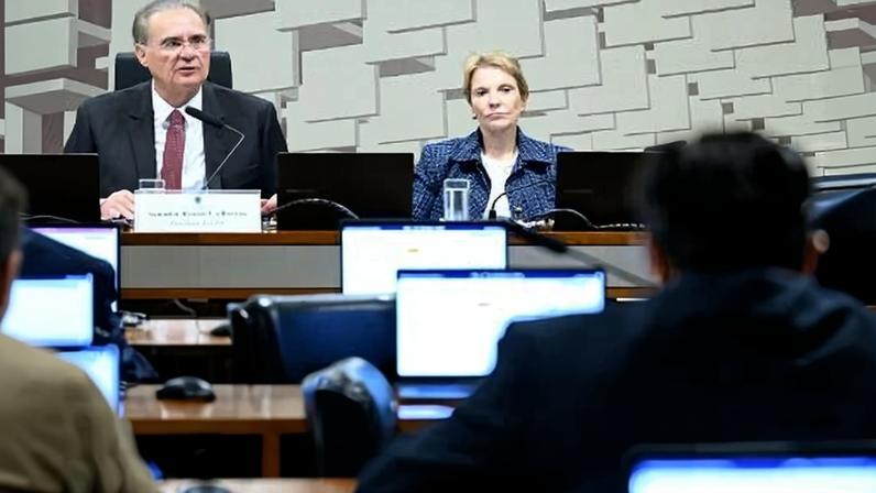 26.mai.2026 - Os senadores Renan Calheiros (MDB-AL) e Tereza Cristina (PP-MS) na comissão de Assuntos Econômicos do Senado