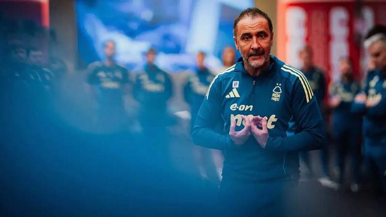 Vítor Pereira está discutindo renovação contratual com o Forest –