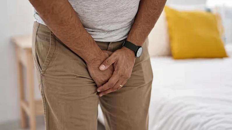A dor crônica do conteúdo escrotal é caracterizada por desconforto persistente nos testículos, epidídimos ou em outras regiões do escroto — Foto: Magnific