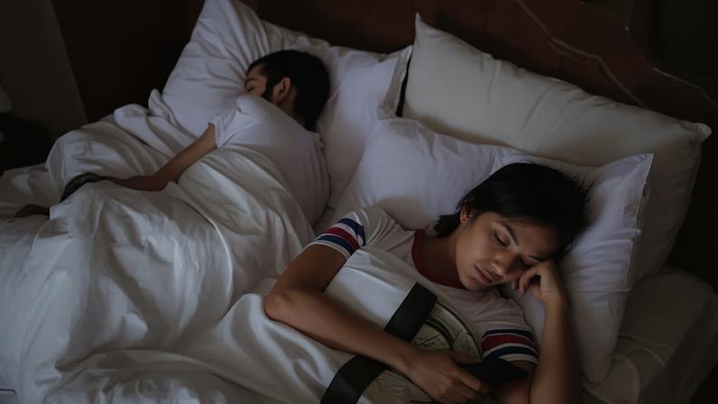 Pessoas que relataram alto uso de celulares relataram má qualidade do sono