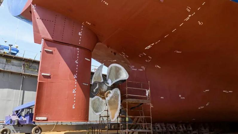 Um casco livre de bioincrustação reduz o atrito com a água, melhora o desempenho da embarcação e ajuda a economizar combustível – depositphotos.com / Alexey_Seafarer