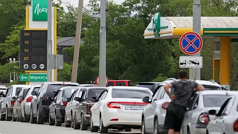 Combustível paralisado na Crimeia ocupada enquanto Ucrânia mira petróleo