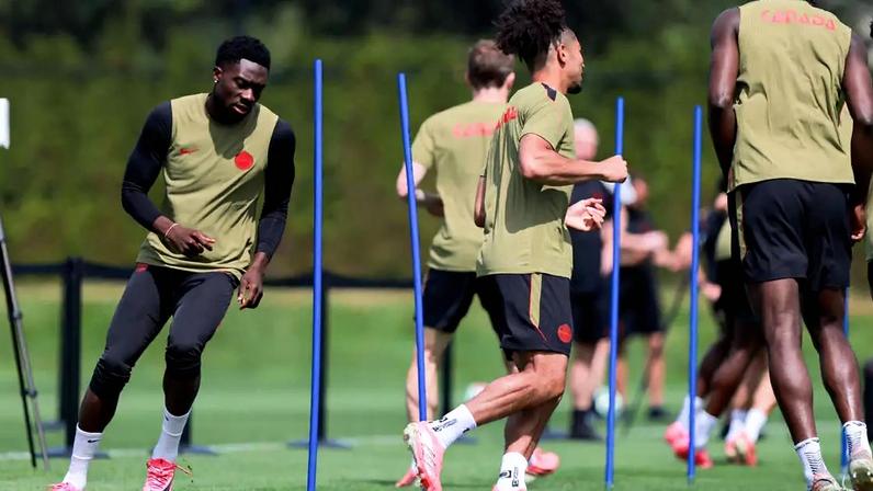 Alphonso Davies é uma das apostas do Canadá para buscar a classificação às oitavas de final da Copa –