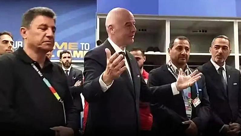 Gianni Infantino, presidente da Fifa, recebeu críticas pelas pausas durante as partidas da Copa –