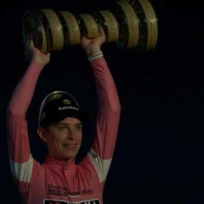 Vingegaard entra para a elite de campeões, sob sombra de Pogacar no Tour