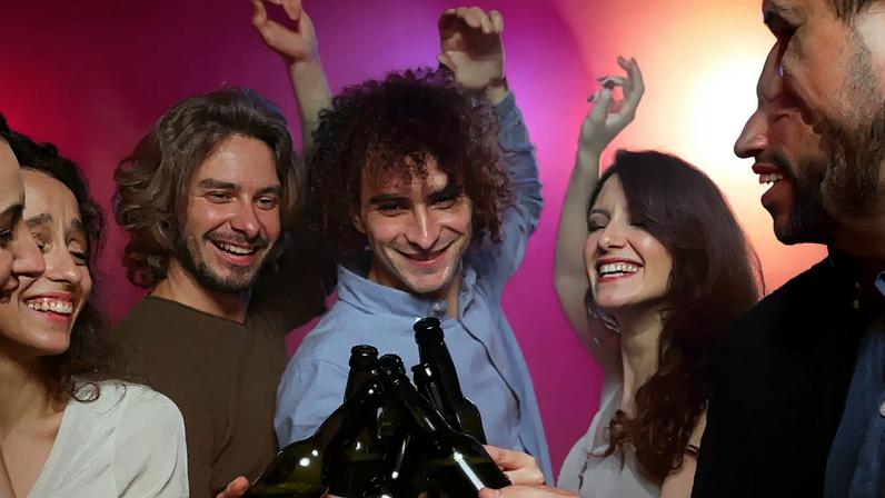A psicologia afirma: sair de uma festa sem se despedir é uma estratégia de autocuidado e gestão de energia, especialmente em situações de esgotamento.