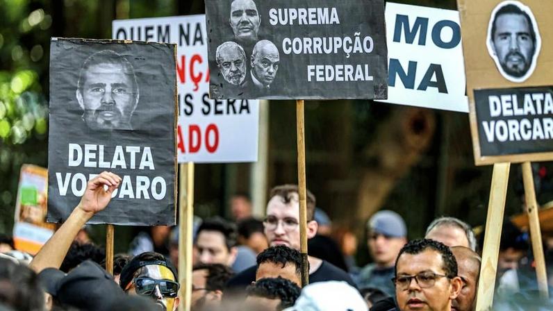 Protesto contra a corrupção: maioria diz que não votaria em candidato associado a escândalos (Diogo Sadhi/Fotoarena/.)