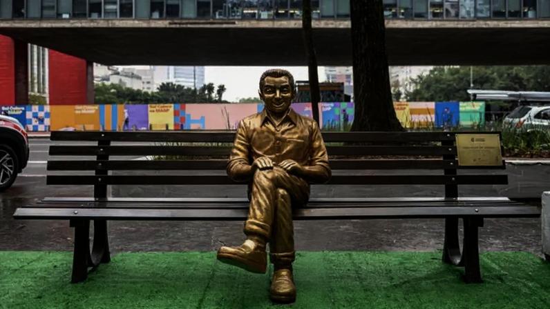 Mauricio de Sousa ganha estátua na Avenida Paulista.