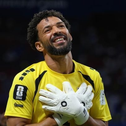 Vozinha chora após empate com Espanha; visto impediu a mãe de estar no jogo
