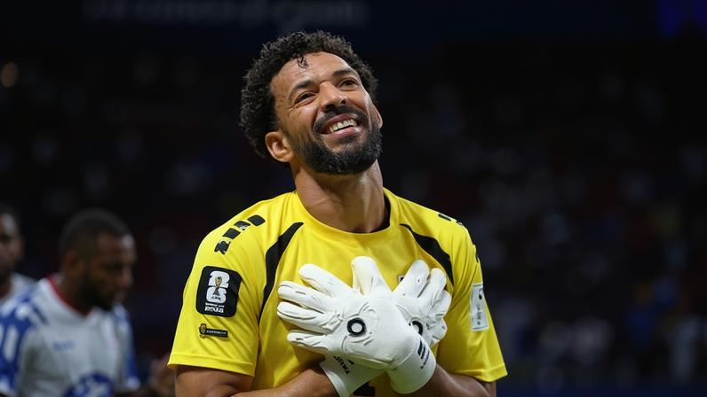 Vozinha chora após empate com Espanha; visto impediu a mãe de estar no jogo