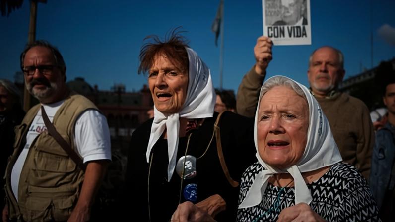 Taty Almeida (centre) during a weekly march at the Plaza de Mayo in Buenos Aires, in April 2017.