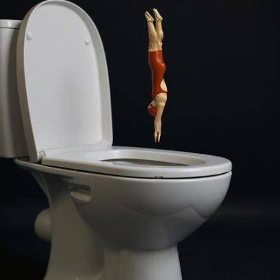 Por que surge vontade de urinar ao nadar e como lidar