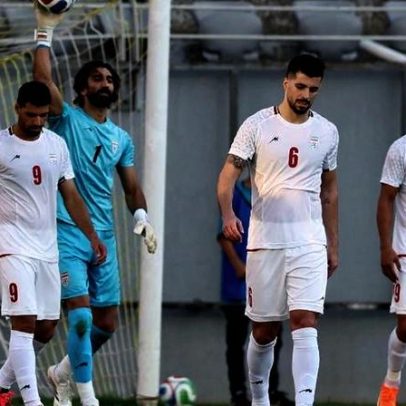 Jogadores iranianos falam da preparação para a Copa em meio a guerra e vistos
